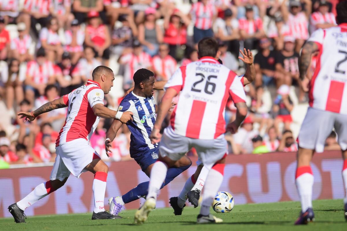 Instituto y Talleres se enfrentaron en el Monumental de Alta Córdoba por la última fecha de la Zona B del Torneo Clausura de la Liga Profesional. (José Gabriel Hernández y Javier Ferreyra / La Voz)