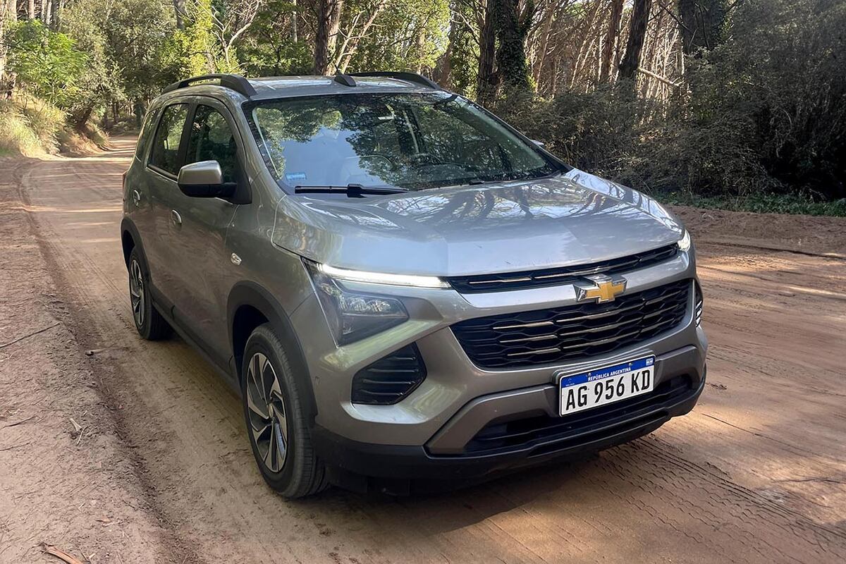 La versión Premier viene con seis airbags, frenado autónomo a bajas velocidades, ESP, ABS con EBD, control de estabilidad y de tracción, asistente de arranque en pendiente, alerta de punto ciego, detector delantero de peatones, alerta de colisión frontal, indicador de distancia con el vehículo de enfrente, alerta de cambio de carril, sensores y cámara trasera.