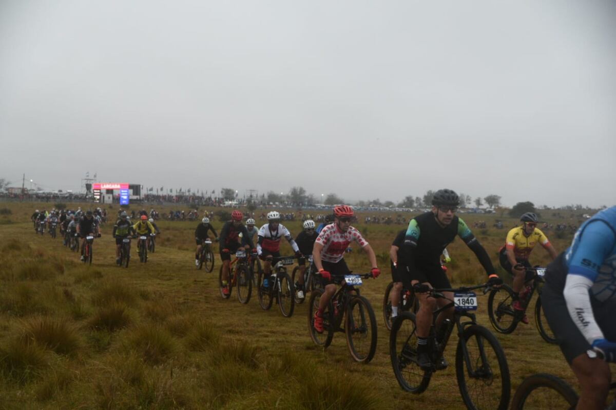 Desafío Río Pinto, día2. La competencia más convocante de MTB a nivel continental, con una inscripción de 5500 participantes, un récord histórico. (La Voz)