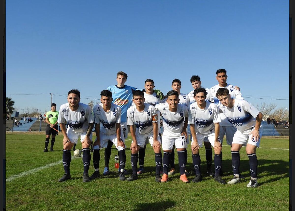 Gastón Martínez, de 23 años, es una de las figuras de Atalaya en LCF. Espera una chance para saltar al fútbol profesional. (Gentileza Prensa Atalaya).