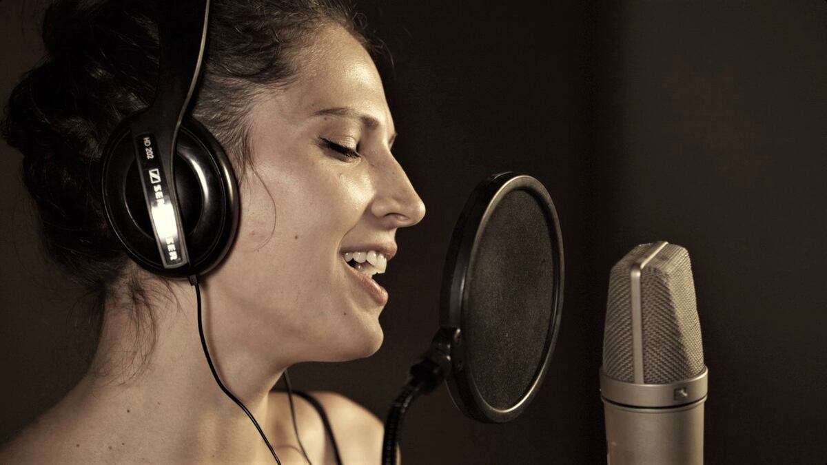 Feli Colina, durante su contribución a "La Canción de las Poetas". (Prensa Vero Bellini)