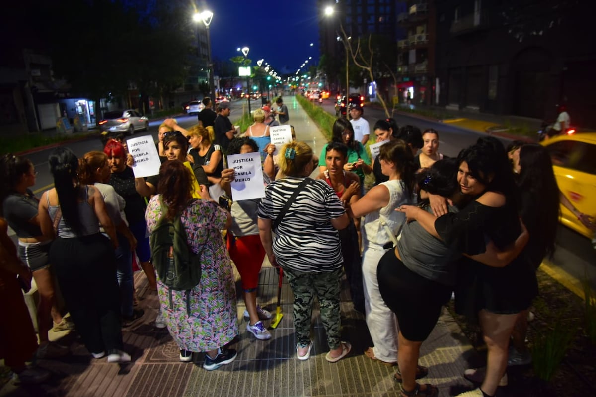 Amigas y familiares de Camila Merlo marcharon por el Centro de Córdoba en reclamo de justicia. (Javier Ferreyra / La Voz)