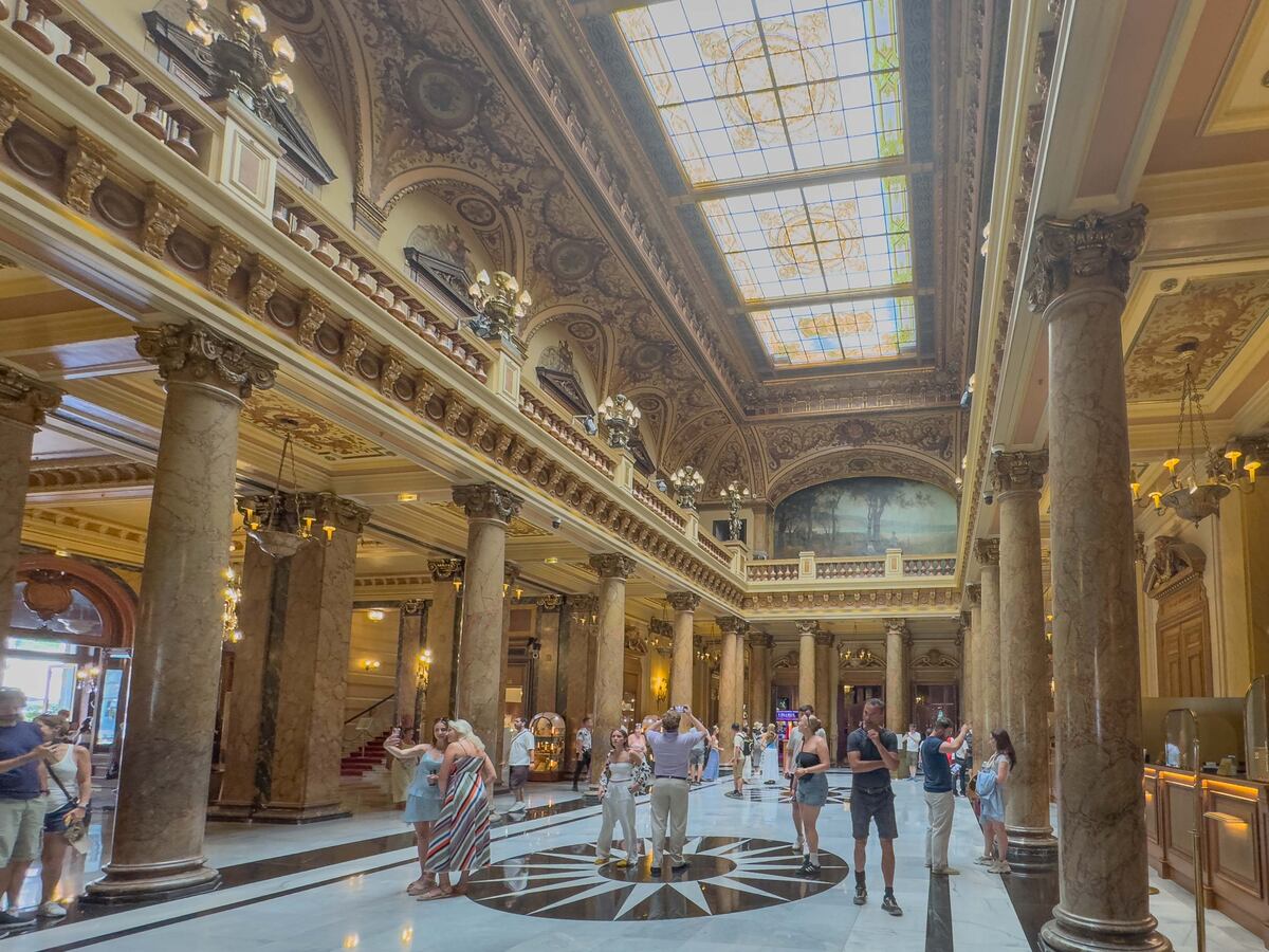 El casino de Montecarlo es un edificio de la Belle Epoque abierto a todo el público y puede visitarse todo el año.