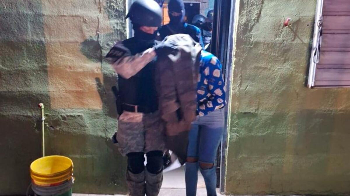 Mismo domicilio, mismo delito. En junio, los padres de la detenida fueron arrestados por el mismo ilícito. (Gentileza: Fuerza Policial Antinarcotráfico de Córdoba)