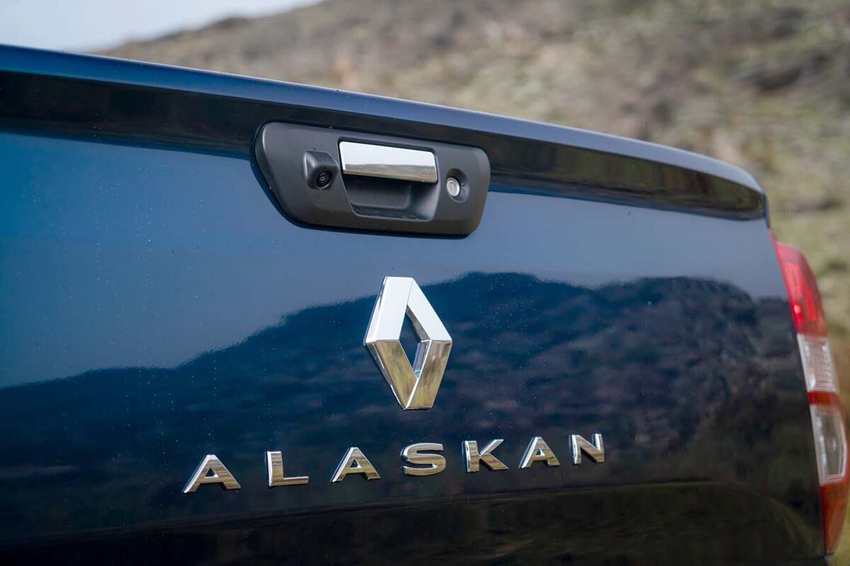 Todas las Alakan van a disponer de seis airbags (frontales, laterales y de cortina), paragolpes trasero con escalón.
