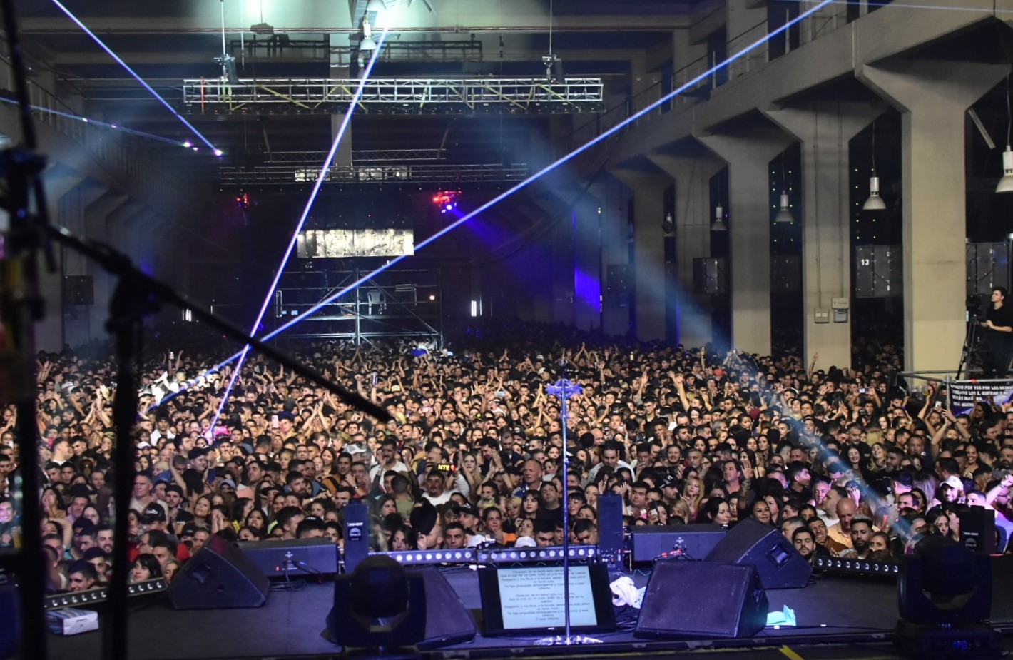 Cerca de 15 mil personas llenaron Forja para ver a Ulises por última vez. (La Voz).