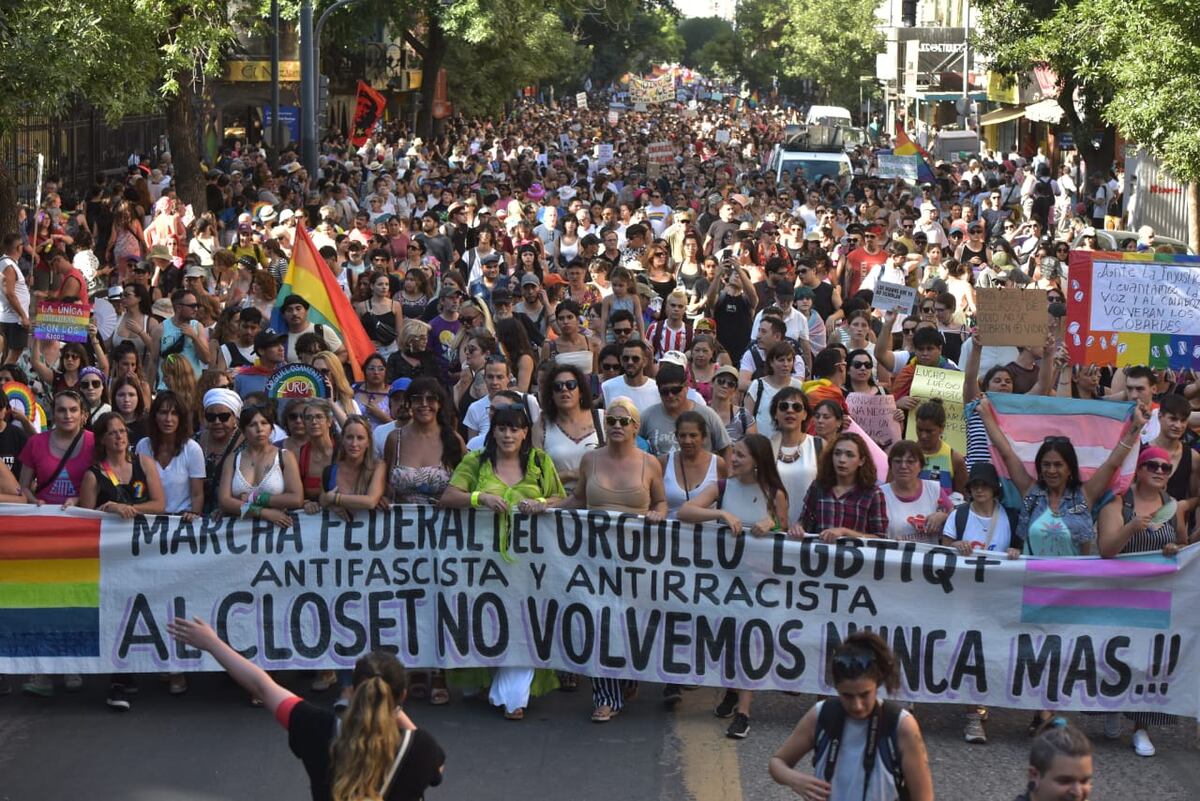 Marcha Antifascista en Córdoba, bajo un intenso calor. (Facundo Luque / La Voz)