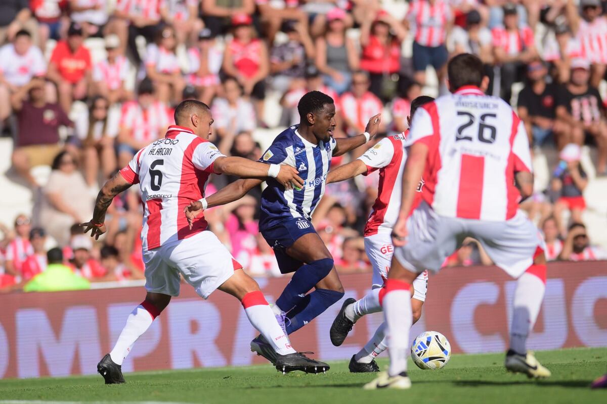 Instituto y Talleres se enfrentaron en el Monumental de Alta Córdoba por la última fecha de la Zona B del Torneo Clausura de la Liga Profesional. (José Gabriel Hernández y Javier Ferreyra / La Voz)