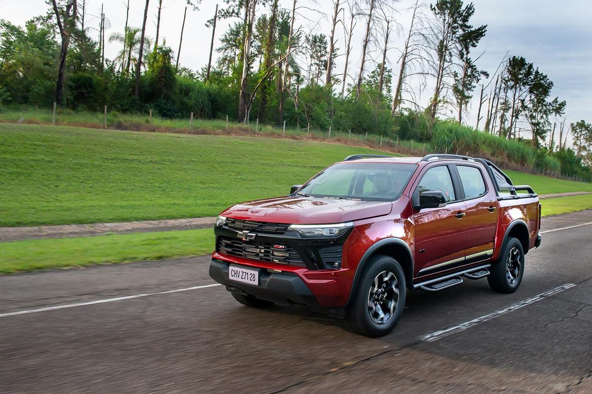 Sigue con el motor 2.8 turbo diésel de 207 CV y 510 Nm), combinada sólo con caja automática de ocho velocidades.