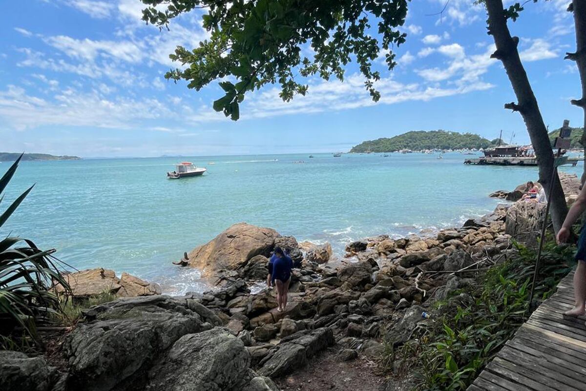 El sur de Brasil cuenta con playas de arena dorada ideales para relajarse, practicar deportes acuáticos o simplemente disfrutar del sol y de las olas.