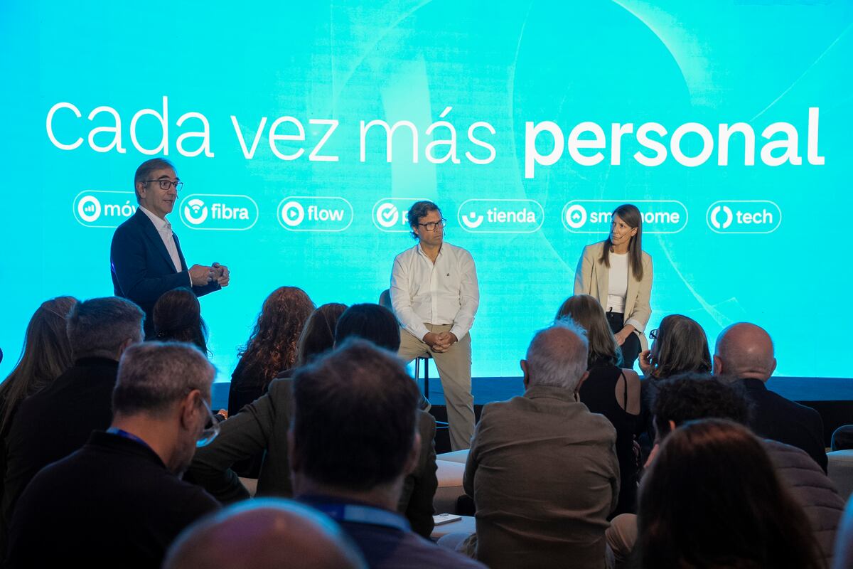 Pedro Lopez Matheu, Director de Comunicaciones Externas, Sustentabilidad y Medios de Telecom Argentina. Gonzalo Hita, COO de Personal, y Silvana Cataldo, directora de Entretenimiento y Brand Marketing de Personal.