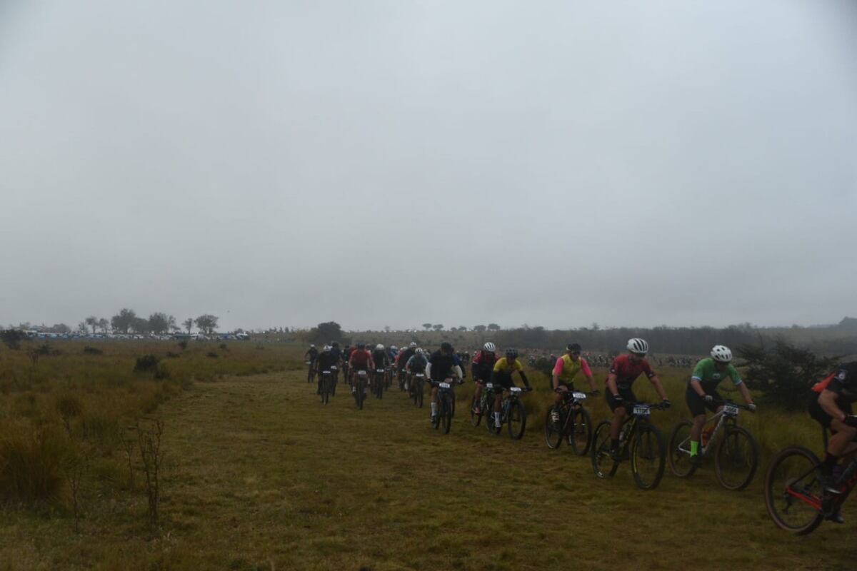 Desafío Río Pinto, día2. La competencia más convocante de MTB a nivel continental, con una inscripción de 5500 participantes, un récord histórico. (La Voz)