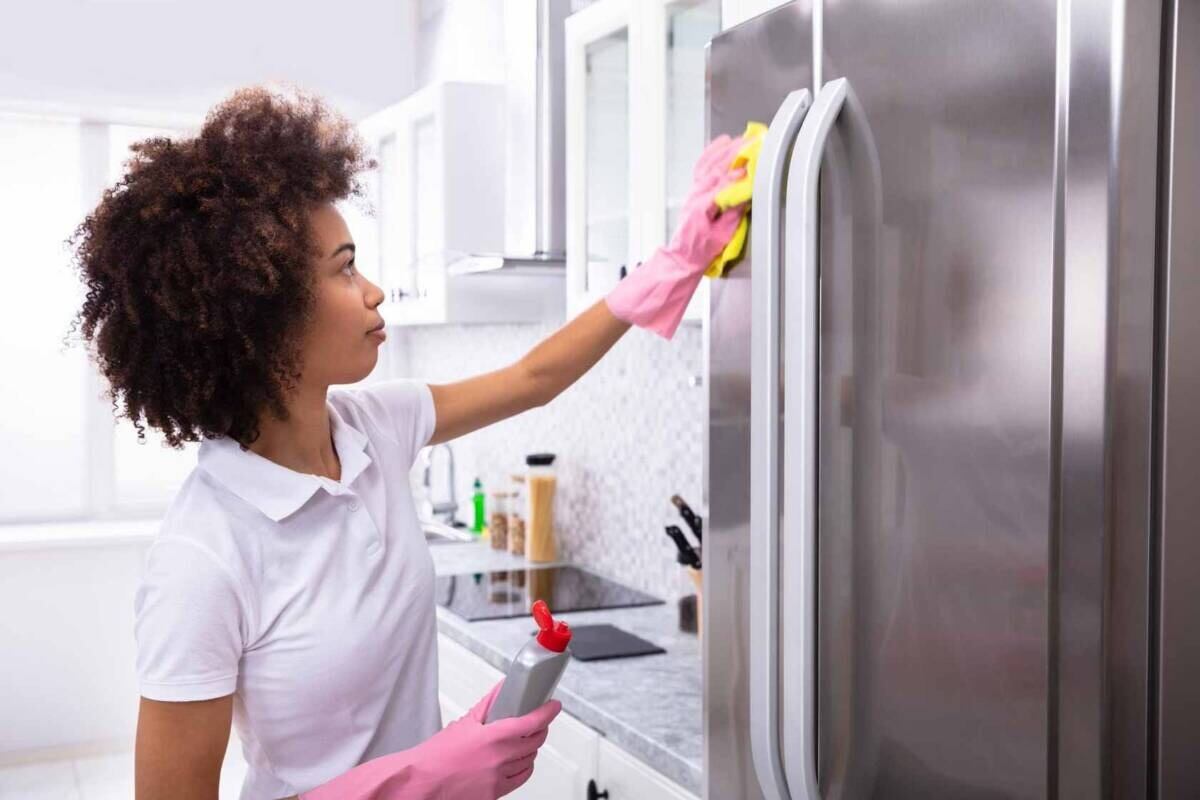Limpieza de heladera: trucos expertos para eliminar malos olores, bacterias y mejorar la eficiencia energética