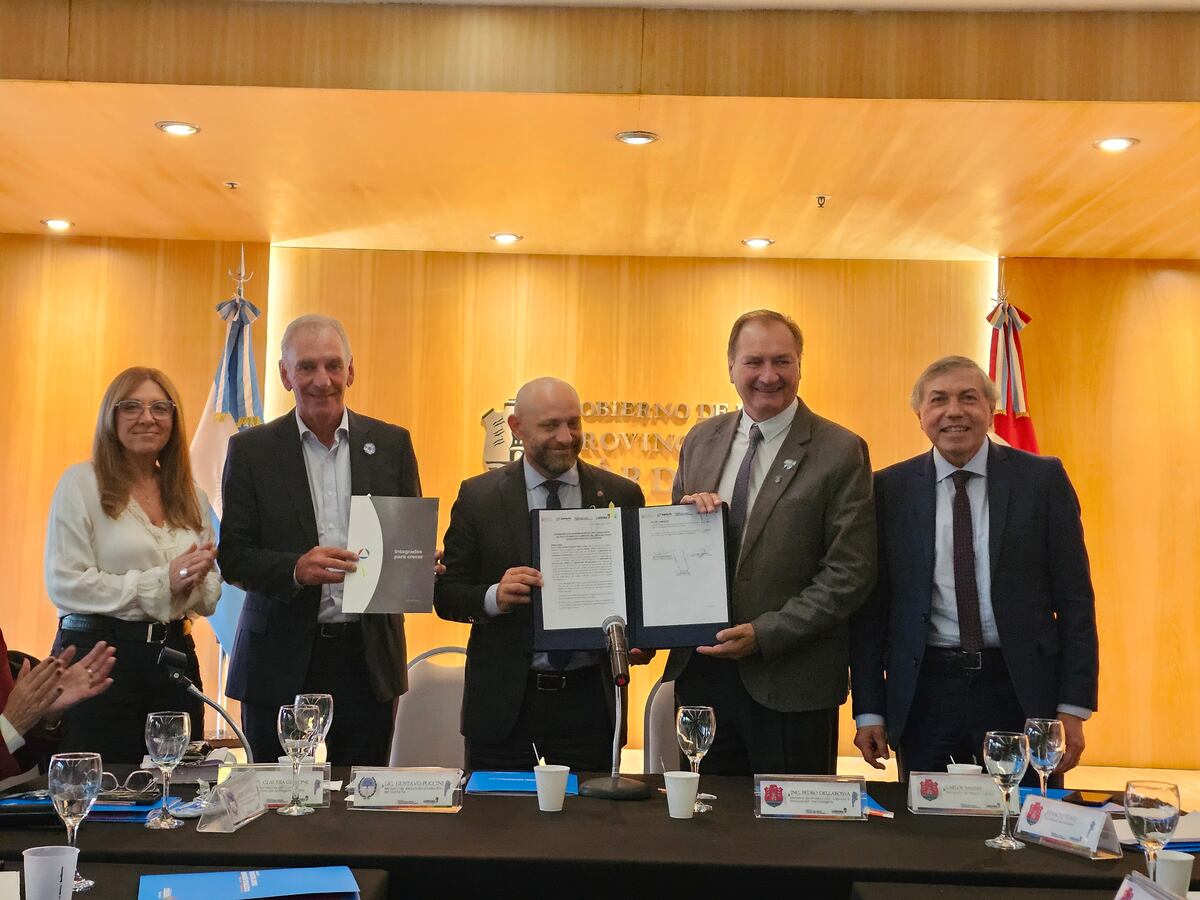Córdoba y Santa Fe firmaron un convenio para tener a disposición una hectárea en el puerto ribereño.