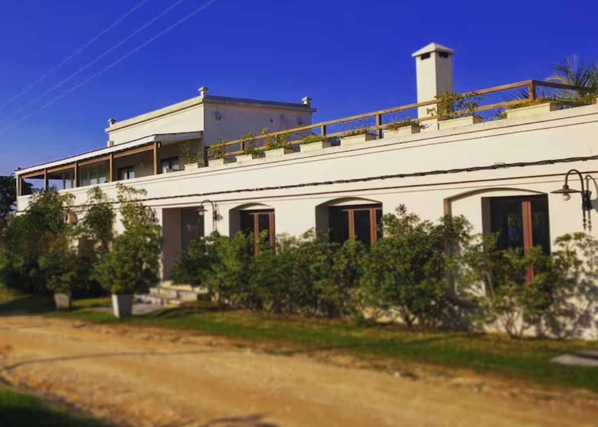 El Hotel Brisas, en La Pedrera, Uruguay. (Web / La Paloma Hoy)