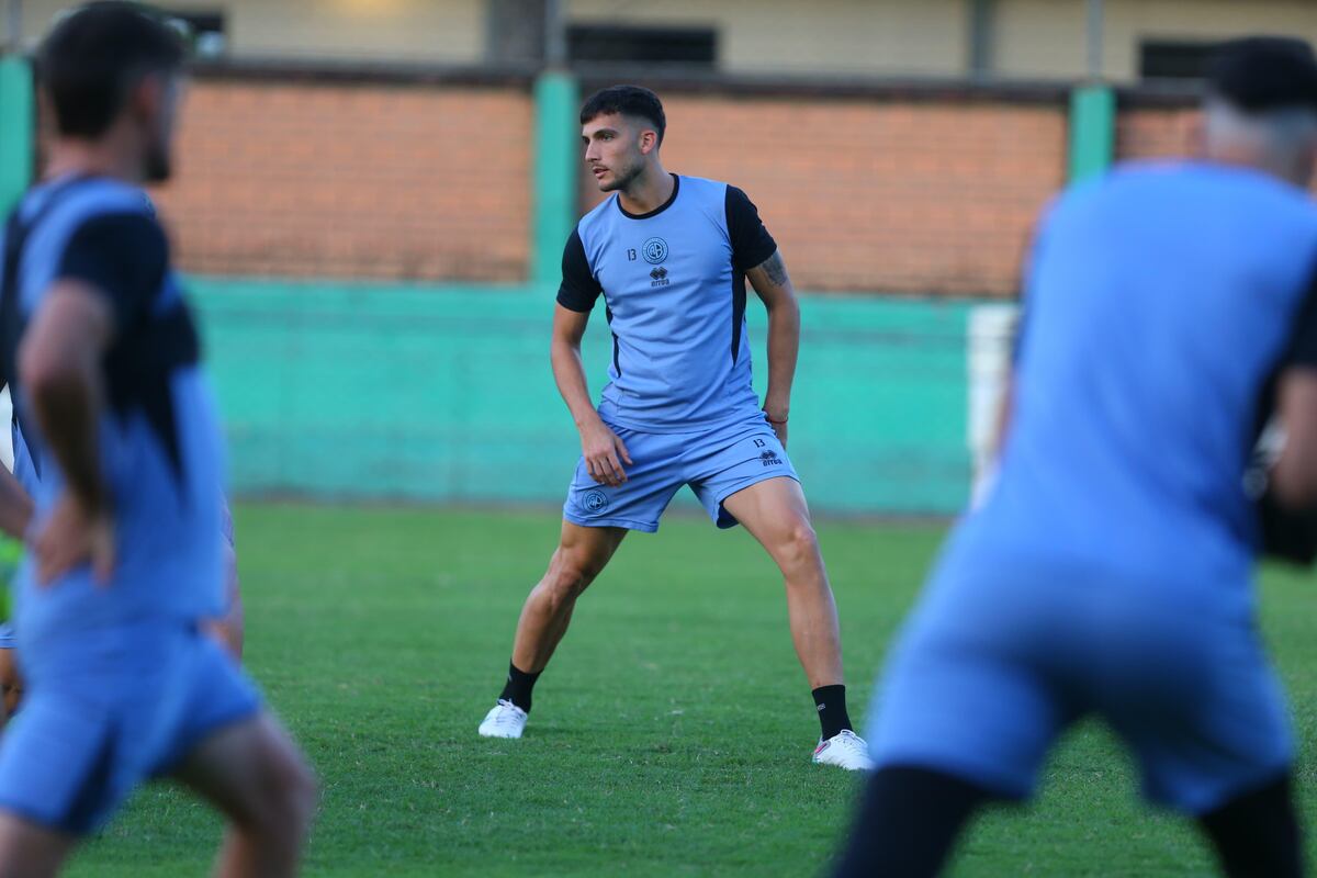 El plantel de Belgrano en Santa Cruz de la Sierra, Bolivia, esperando el partido ante Real Tomayapo por la tercera fecha de la Copa Sudamericana. (Prensa Belgrano)