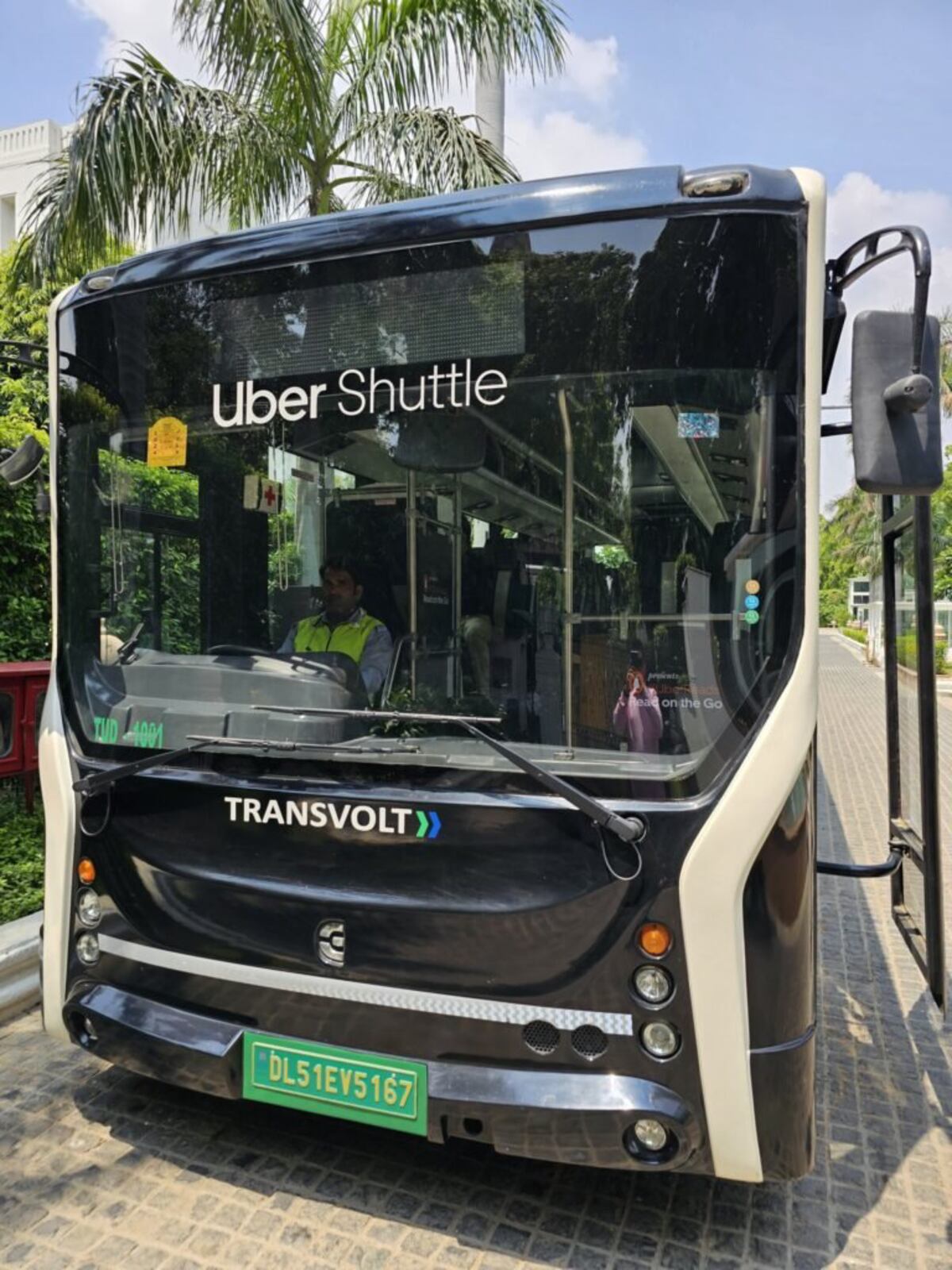 Uber niega que tenga pensado desembarcar con colectivos en Argentina.