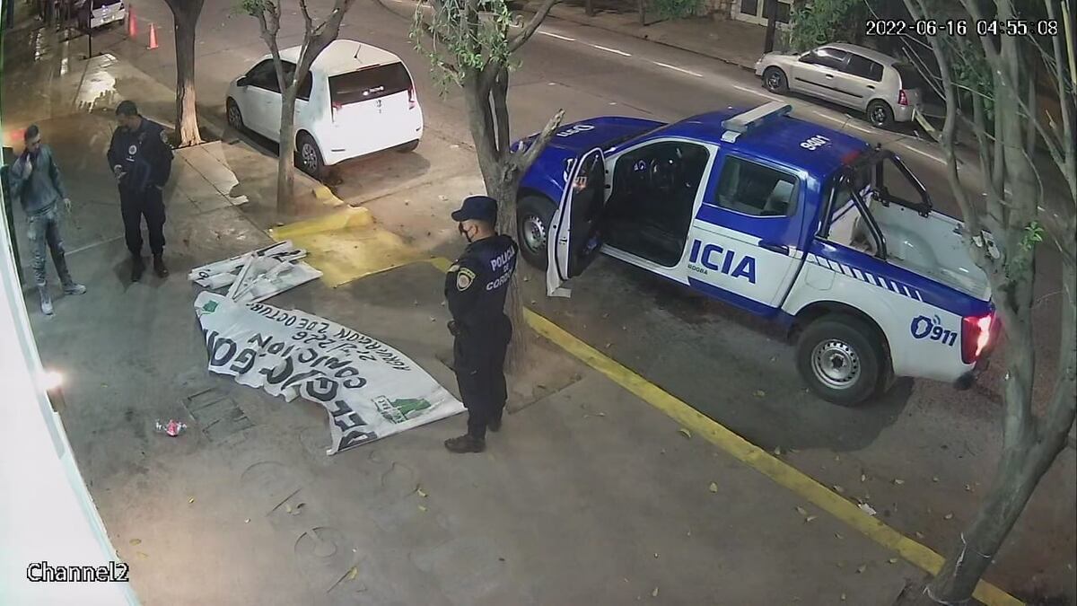 La Policía llegó a la sede del Surrbac momentos después del atentado. (Surrbac)
