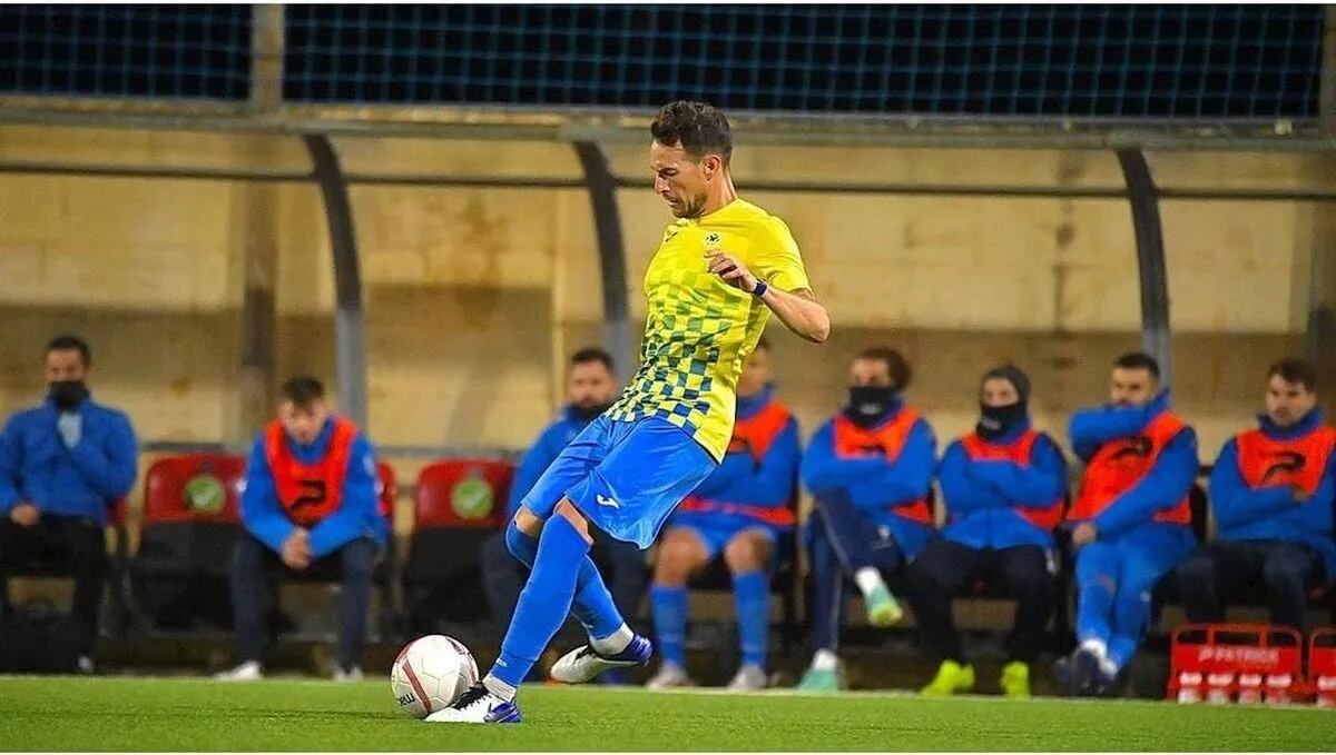 Juan Cruz Gill en Malta, donde fue elegido el mejor jugador. Tiene 38 años este defensor nacido en Villa María. (Foto publicada por Valletta FC)