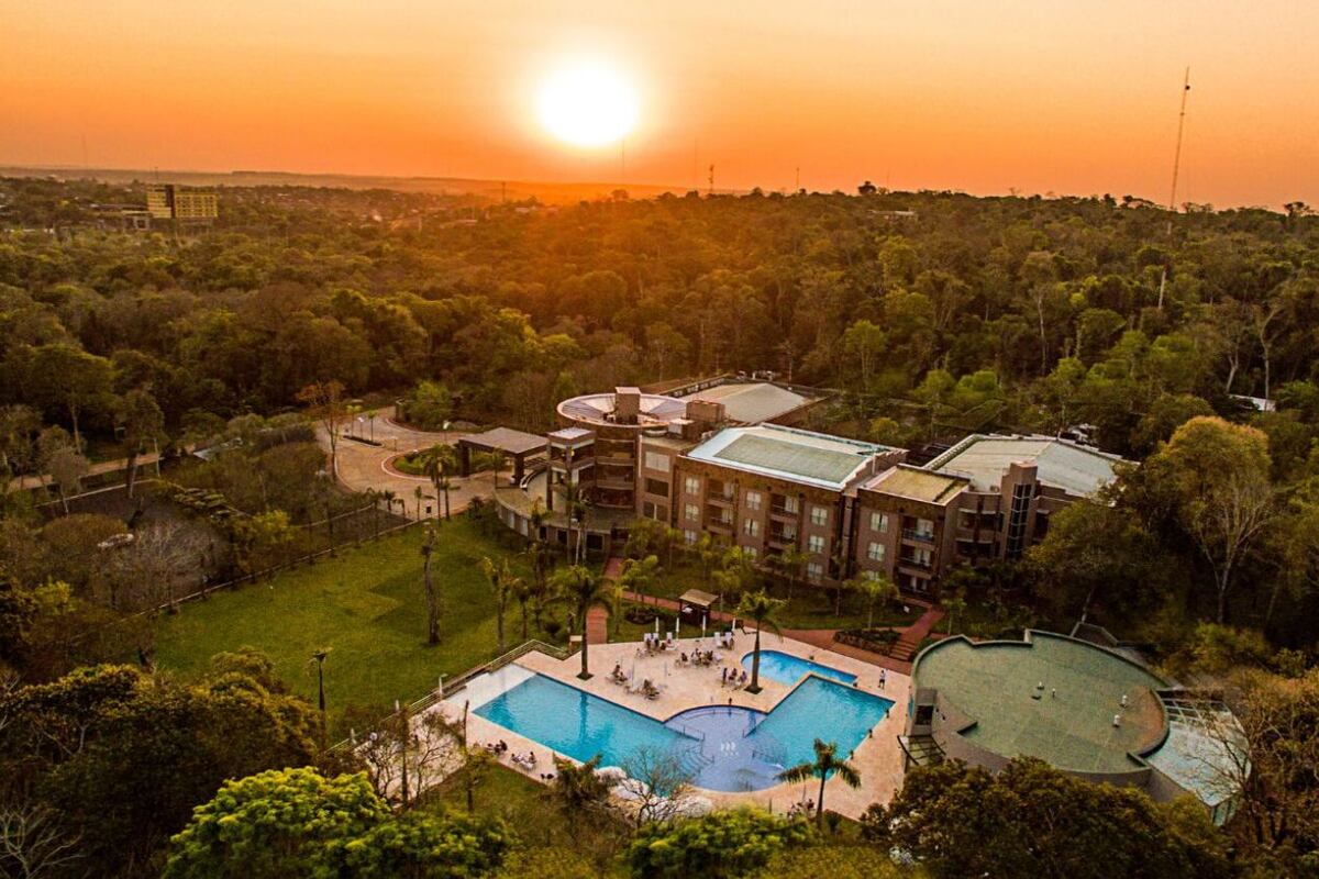 El Falls Iguazú Hotel & Spa combina diseño contemporáneo, alta gastronomía y experiencias de bienestar.