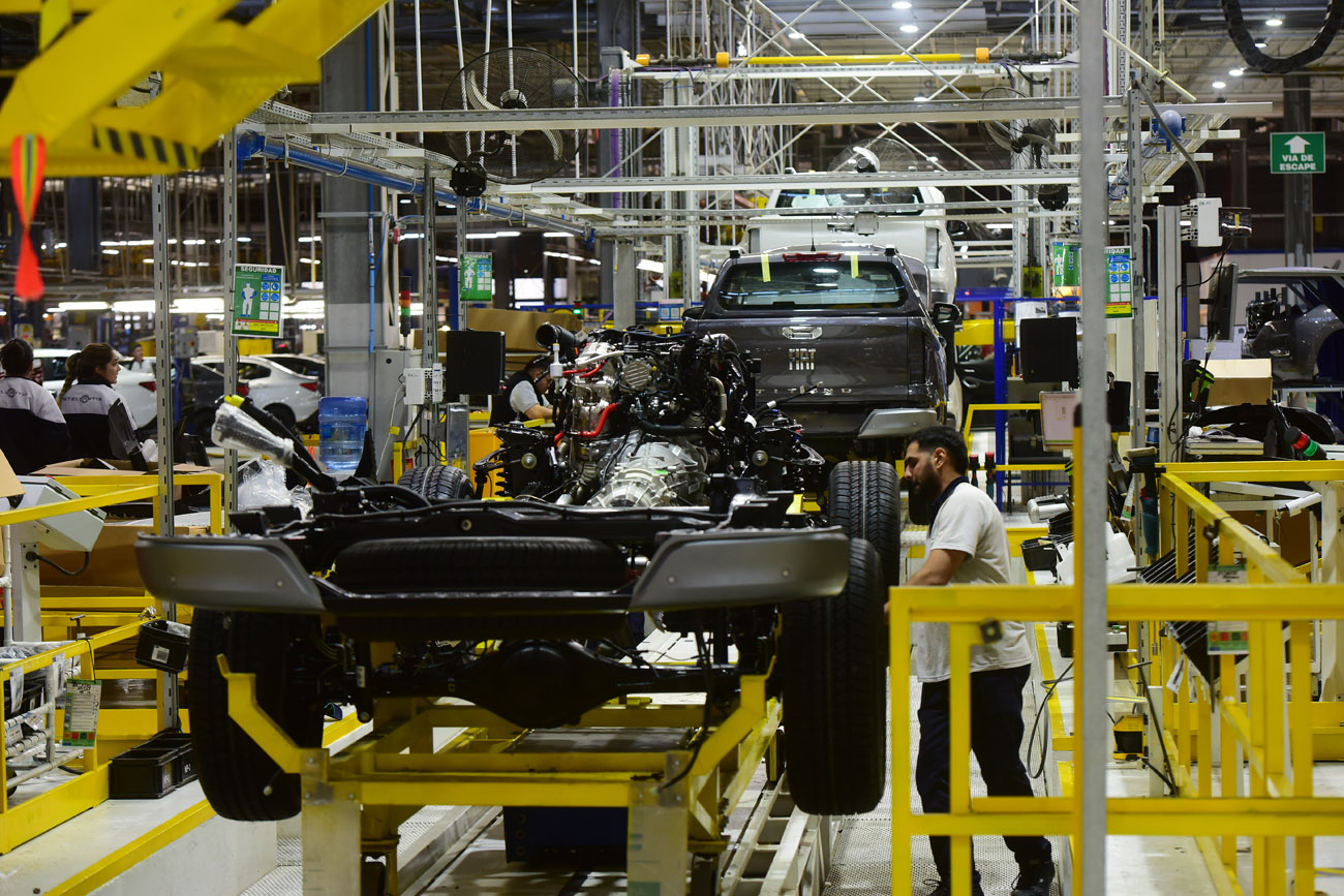 En 2025, el sector automotor vendió más vehículos, pero fabricó menos y exportó poco 