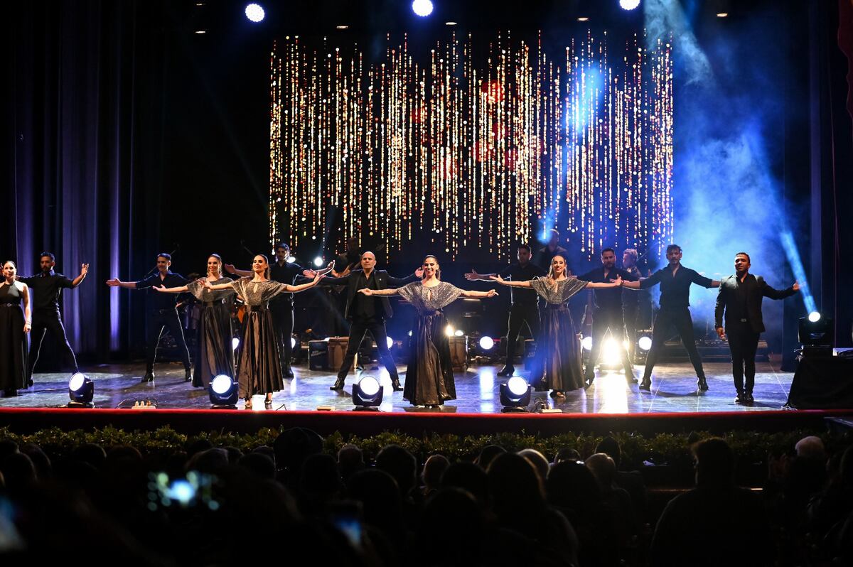 Llaryora y Passerini encabezaron la Velada Patria en el Teatro Libertador (Gobierno de Córdoba).