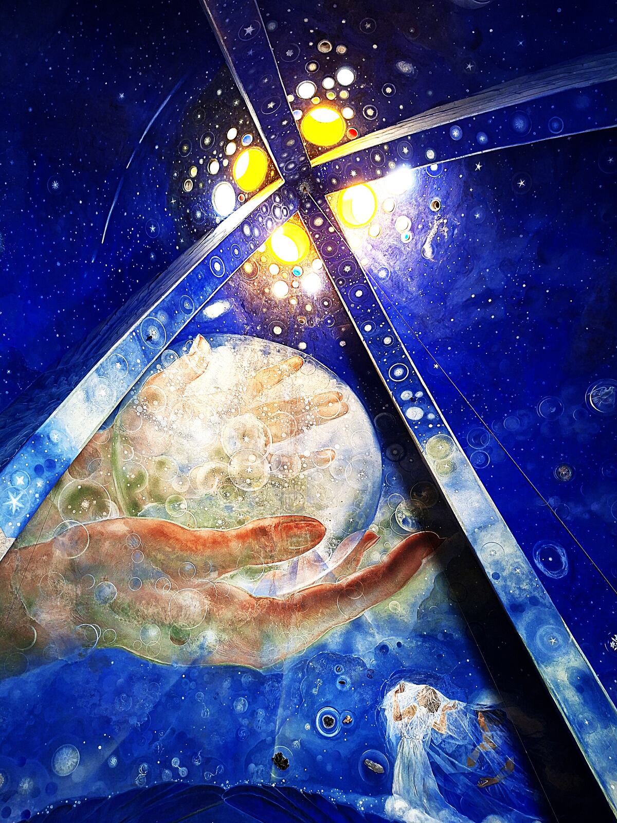 Buffo empleó la técnica “buon fresco” en la capilla, al estilo del Arte del Renacimiento.