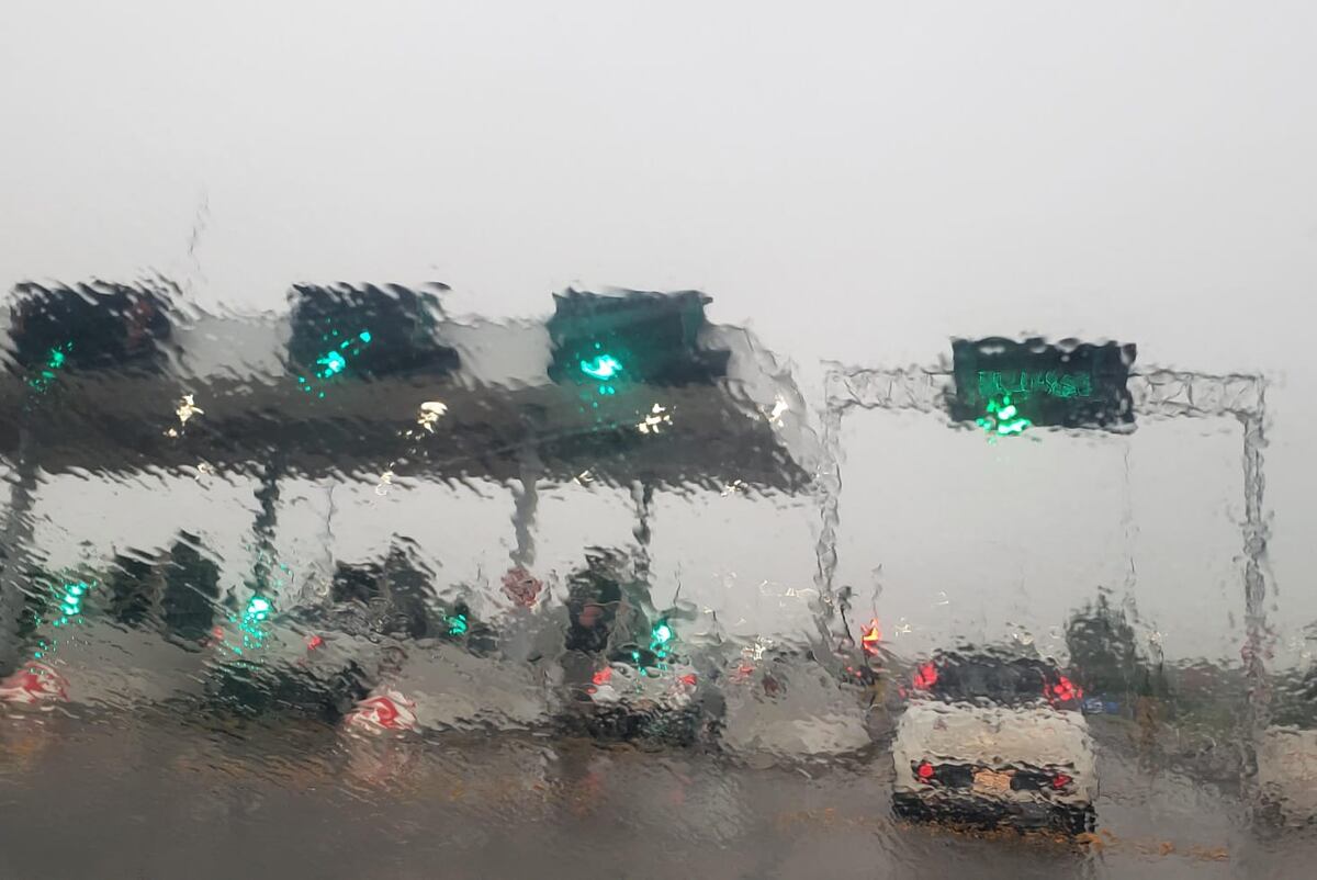 Postales de la lluvia que continúa en Córdoba este miércoles. (Ramiro Pereyra/La Voz)