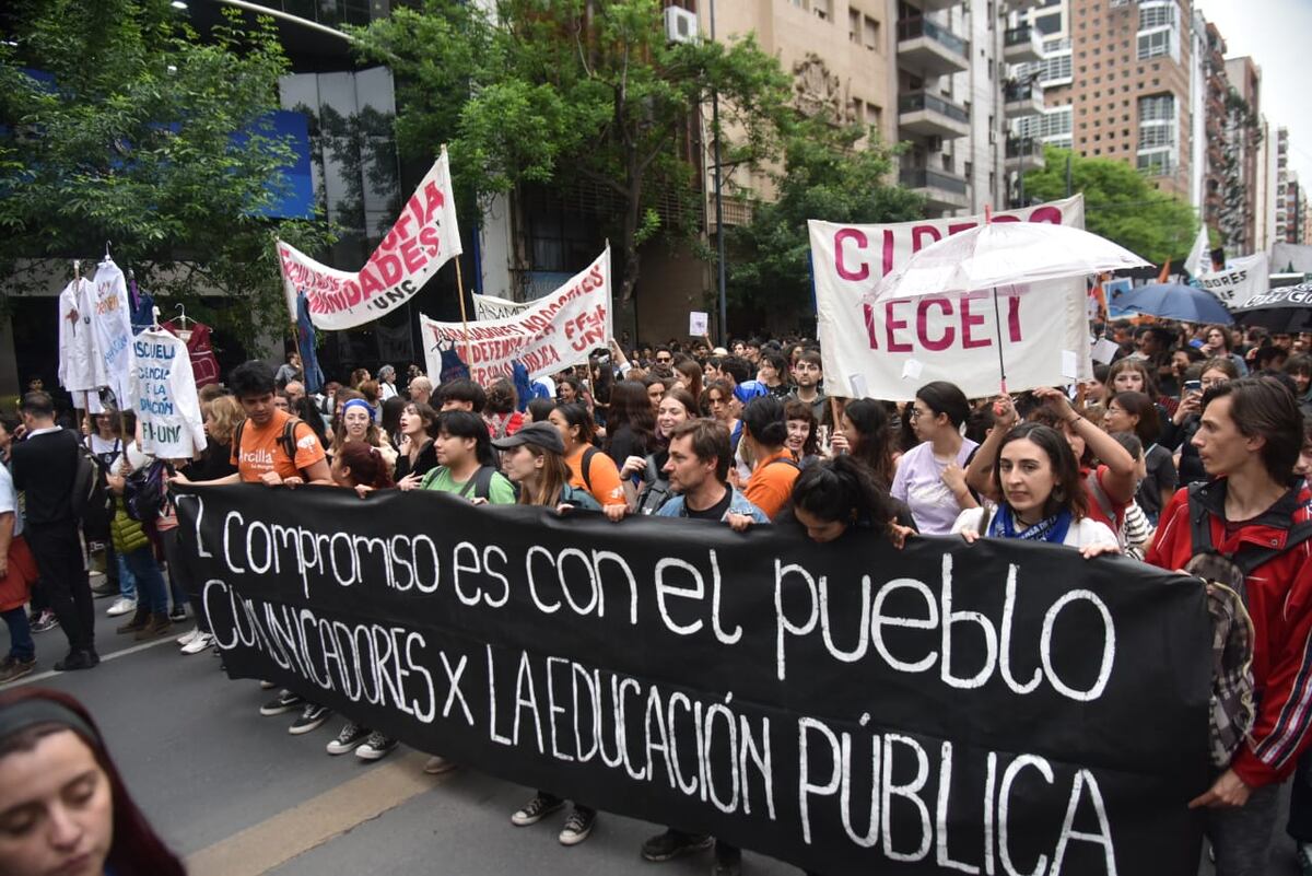 Marcha universitaria en Córdoba. Nuevamente, manifestaron en la provincia contra las medidas de Javier Milei tras el veto a la ley de financiamiento. (Facundo Luque / La Voz)