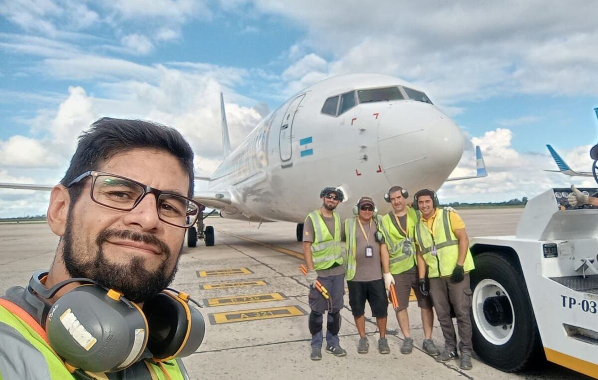 La aerolínea Flybondi abrió una búsqueda laboral a lo largo del país: qué perfiles buscan y cómo postularse. (Flybondi)