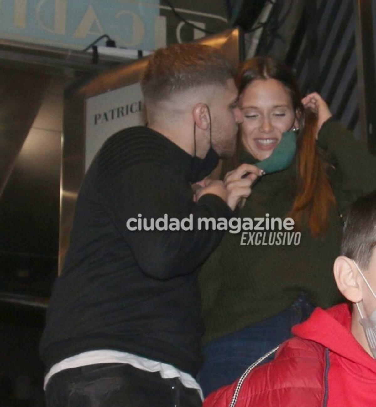 Barbie Vélez y Lucas Rodríguez en el estreno de Trepadores
