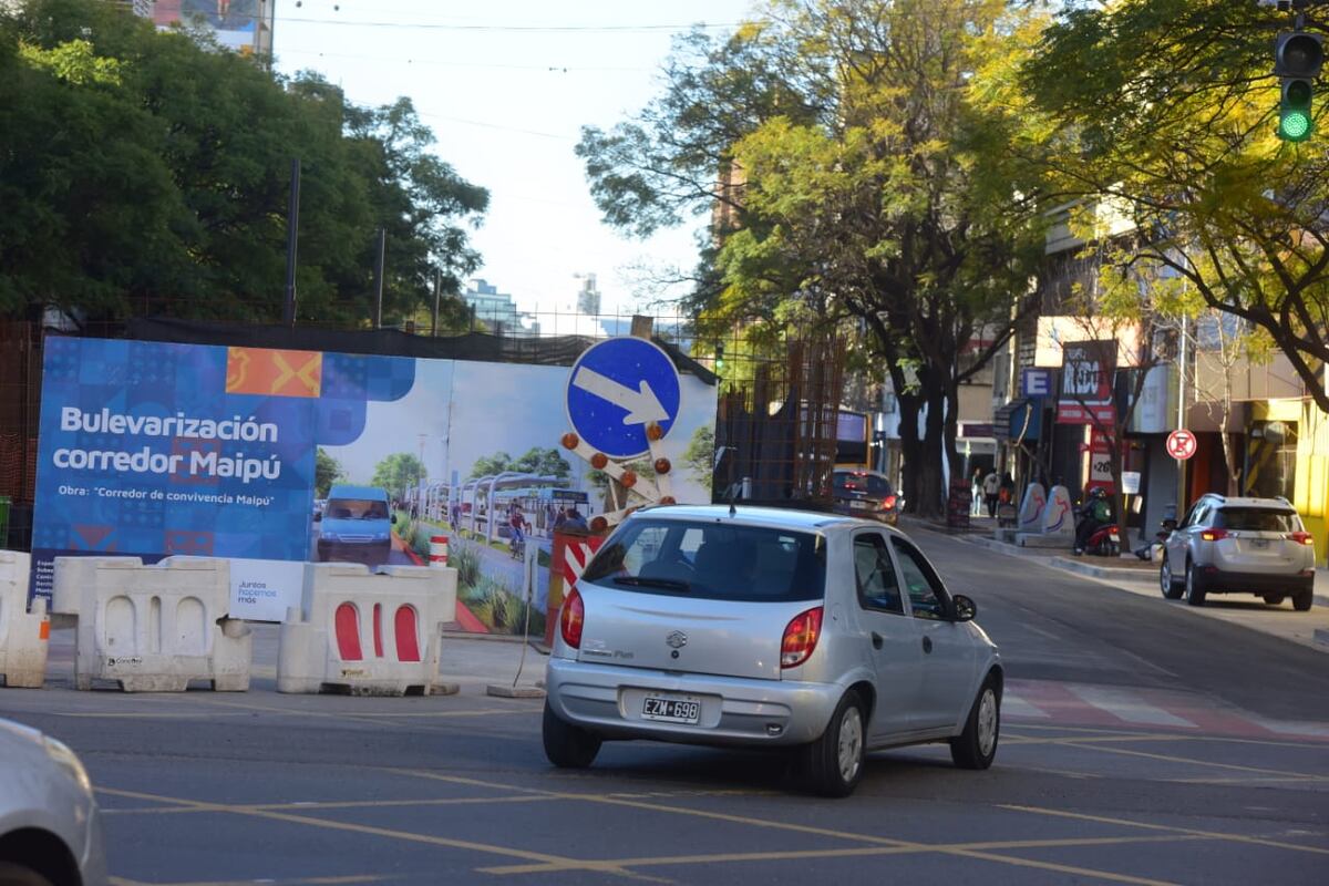 Ya se puede circular por el carril este de la Avenida. Las obras continúan en el sector oeste. (José Gabriel Hernández / La Voz)