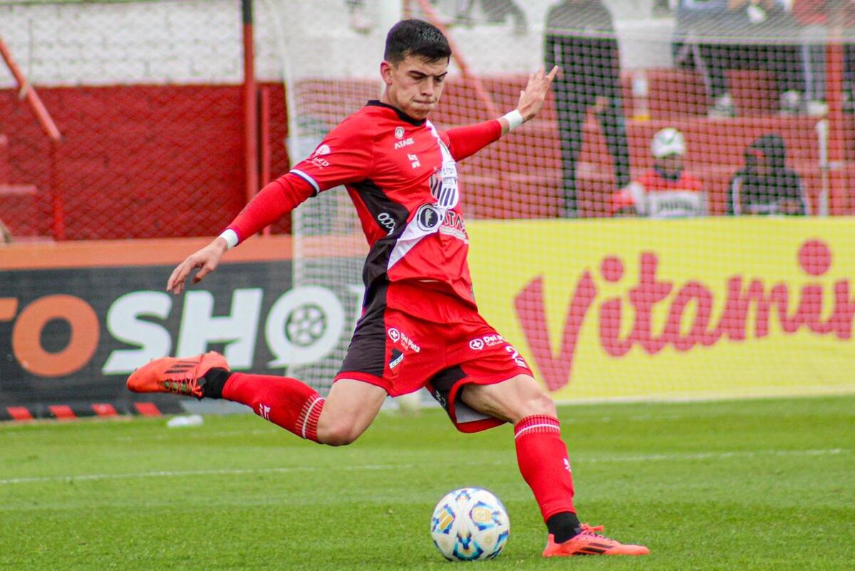 Luciano Arnijas, defensor de 22 años que se formó en Talleres y hoy es uno de los mejores de Deportivo Maipú de Mendoza, en la Primera Nacional. (Gentileza)