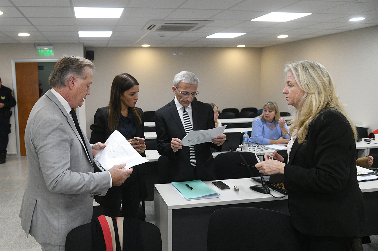 Tribunales II. Los fiscales de Cámara junto al abogado Carlos Nayi. (Ramiro Pereyra / La Voz)