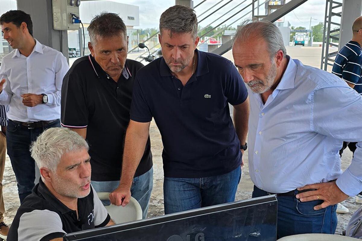 ETANOL DE MÁIZ. Un auto de Turismo Carretera 2000 probó en el autódromo Cavalén la mezcla del combustible renovable con nafta. (Gentileza Gobierno de Córdoba)