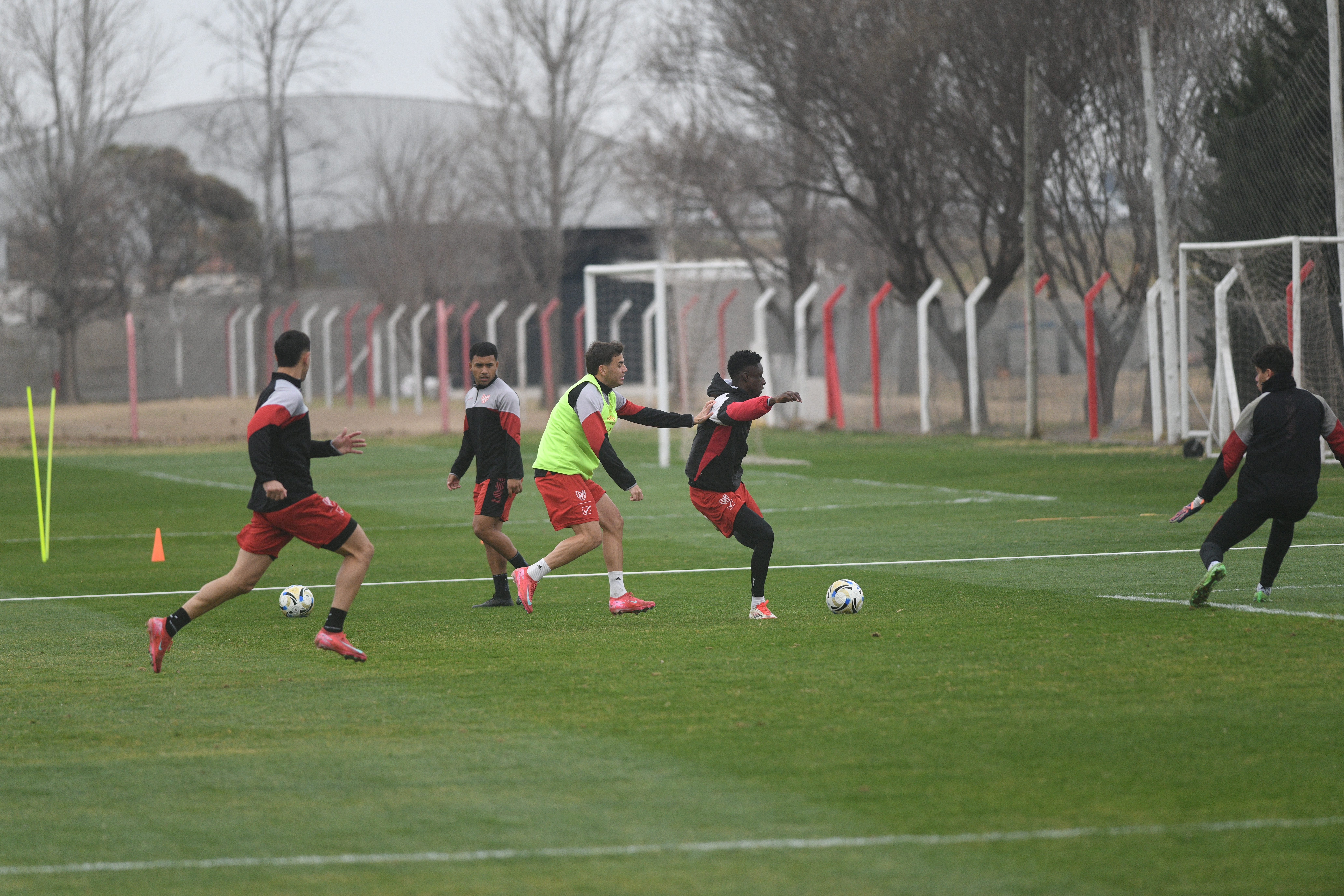 Entrenamiento de Instituto en la Agustina. (Ramiro Pereyra / La Voz)