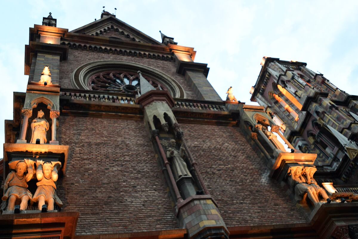 La fachada de la iglesia tiene una multiplicidad de significados. (Javier Ferreyra / La Voz)