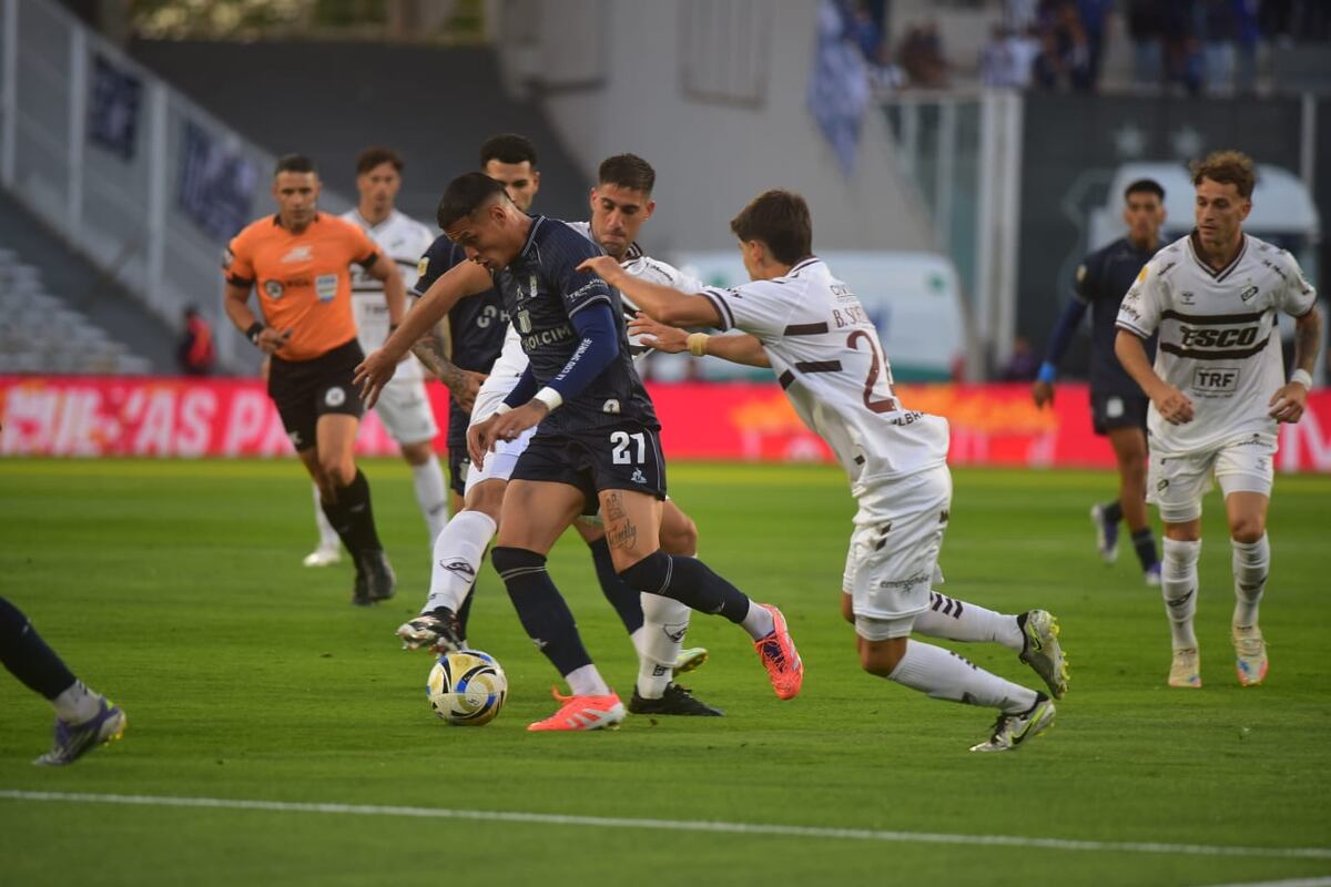 Talleres ante Platense por el Torneo Clausura. (Nicolás Bravo / La Voz).