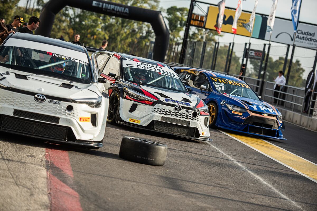 Las nuevas unidades SUV con motores de 500 HP y una velocidad final de 300 Km/h, salen al ruedo en Oberá, Misiones. (Prensa TC2000)