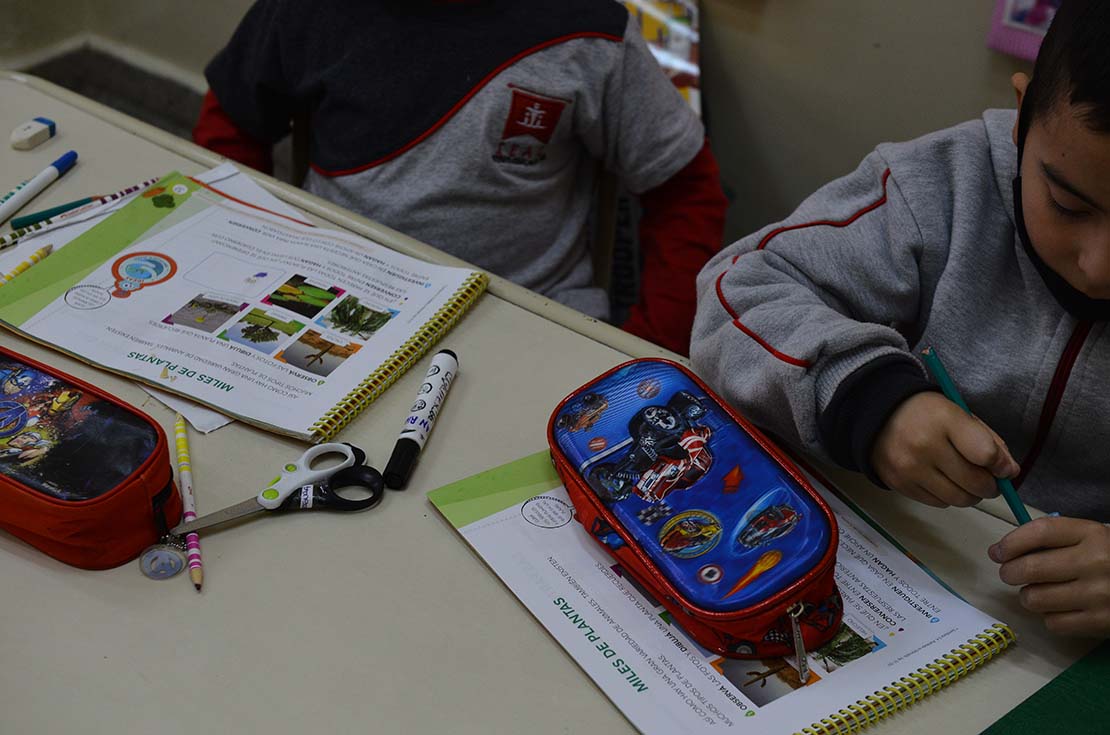 Las organizaciones de padres recuerdan que en el aula los chicos aprenden más que de manera virtual. (José Hernández)