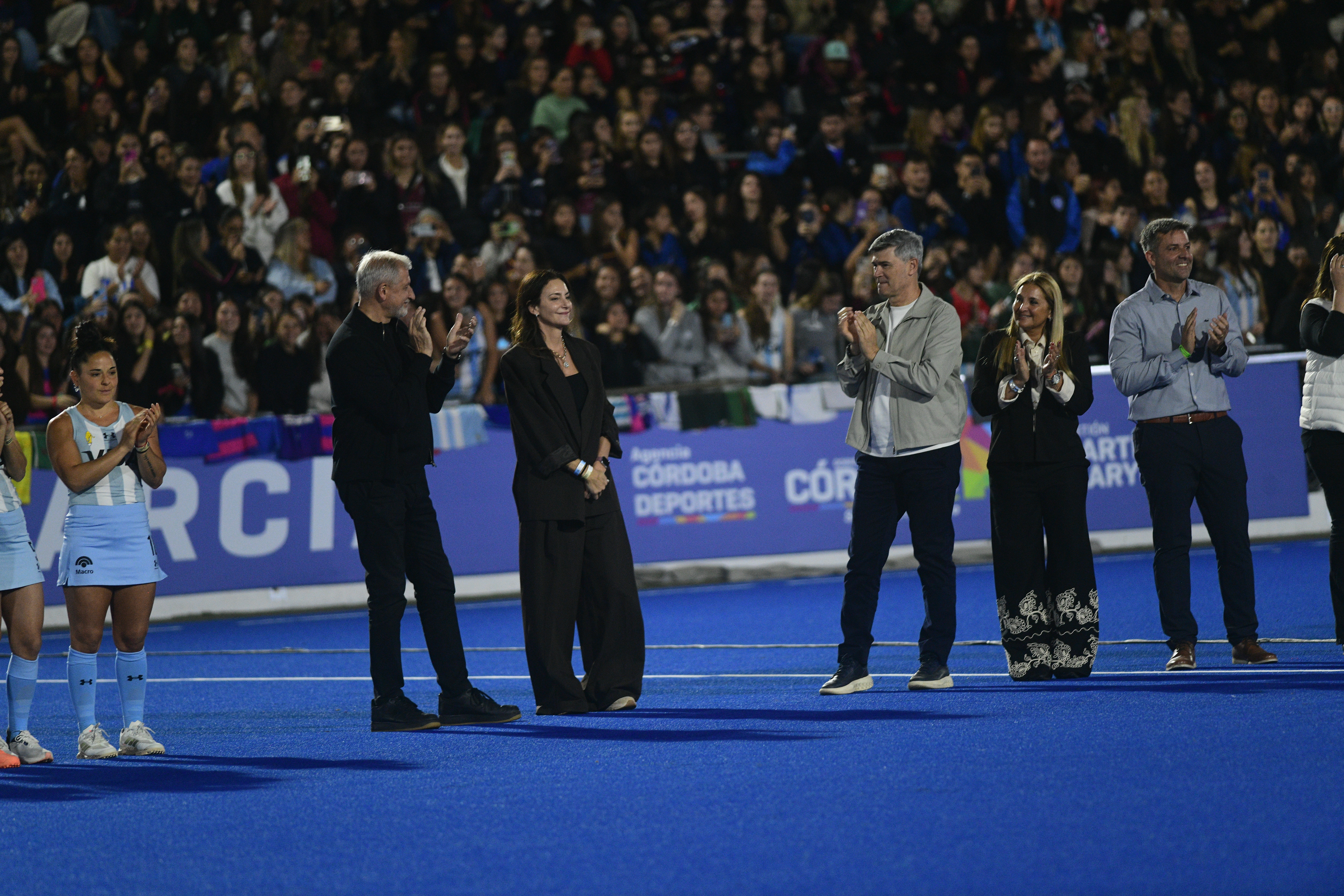 Luciana Aymar, presente en la reinauguración de la cancha Soledad García, en el Polo Deportivo Kempes. (Javier Ferreyra / La Voz)