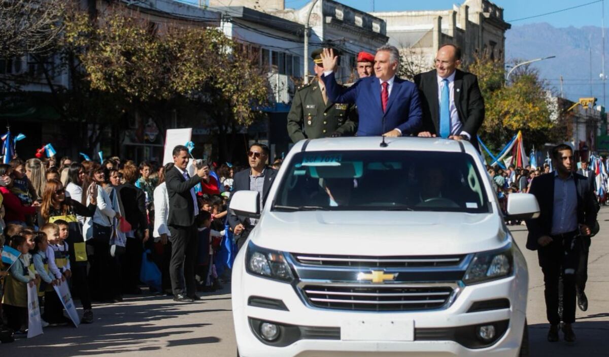 Acto y desfile por los 172 años de Villa Dolores.