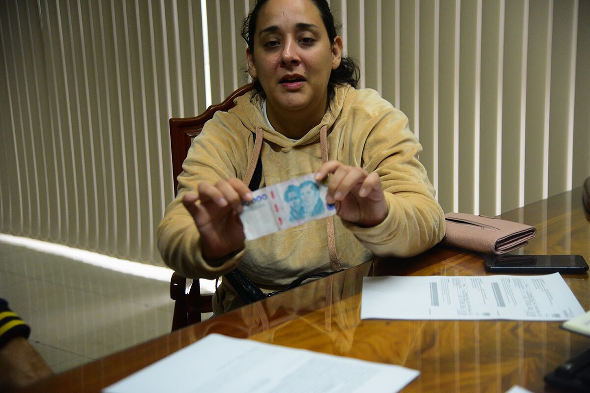 Agustina, la esposa del hombre que falleció en una estación de servicio, denunció que su marido falleció a manos de los agentes. (Pedro Castillo / La Voz)
