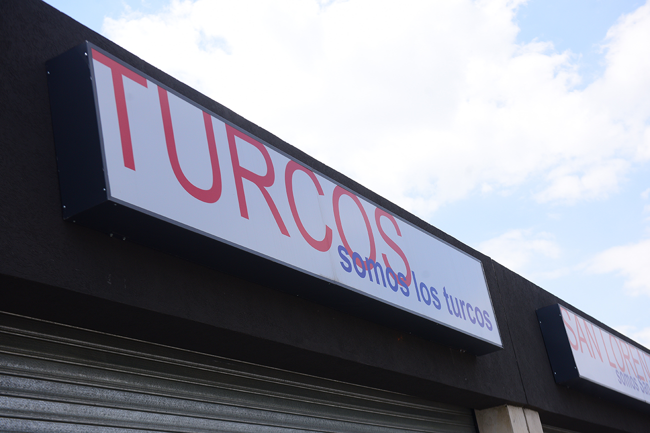 Club San Lorenzo de barrio las Flores. Con lo que recibieron con la venta del Cuti Romero, que se inició en el Club voltearon la tribuna e hicieron locales comerciales revalorizando la zona. (José Gabriel Hernández / La Voz)