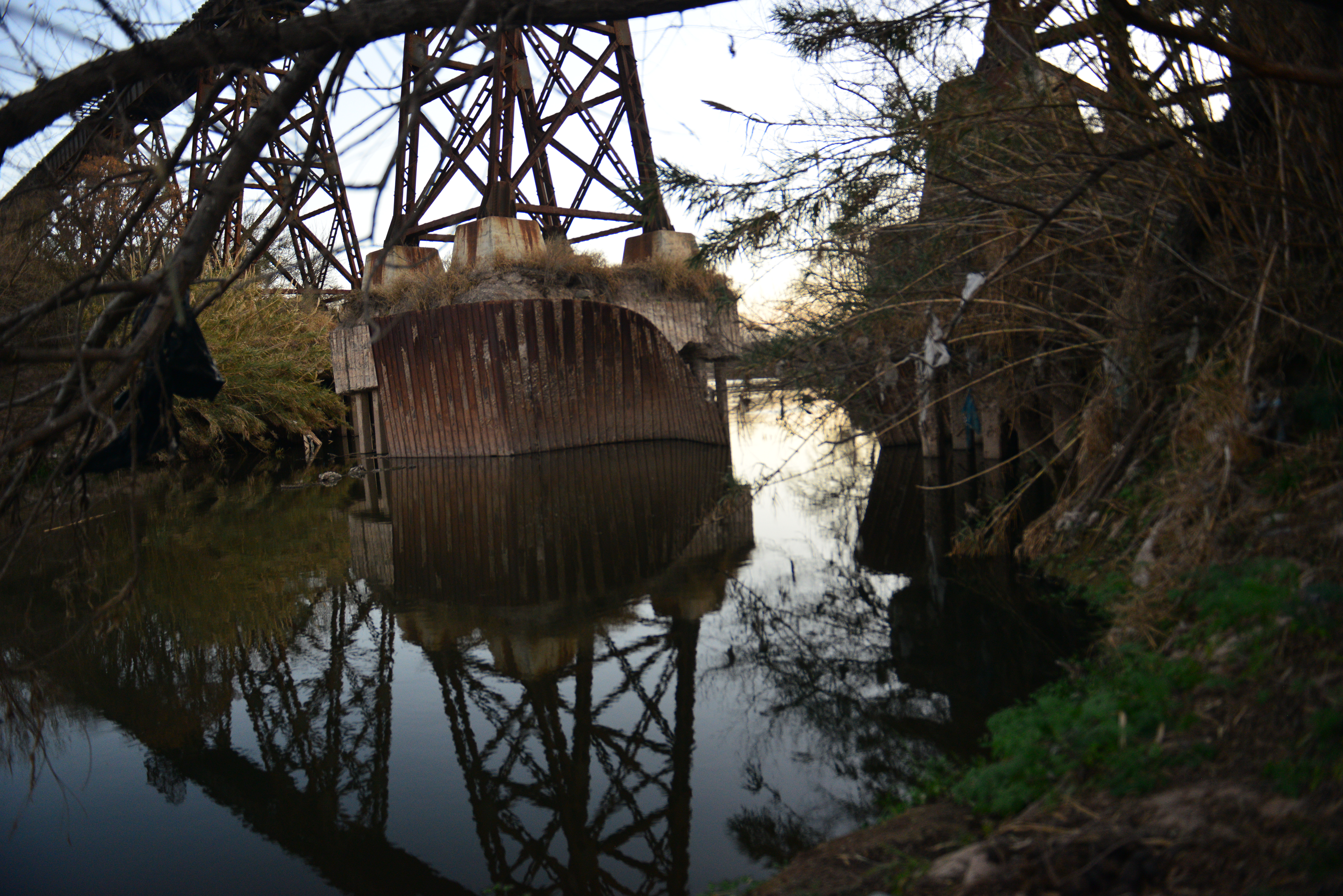 El puente Negro en la zona de Chacra de la Merced en donde se encontró un cadáver en una bolsa