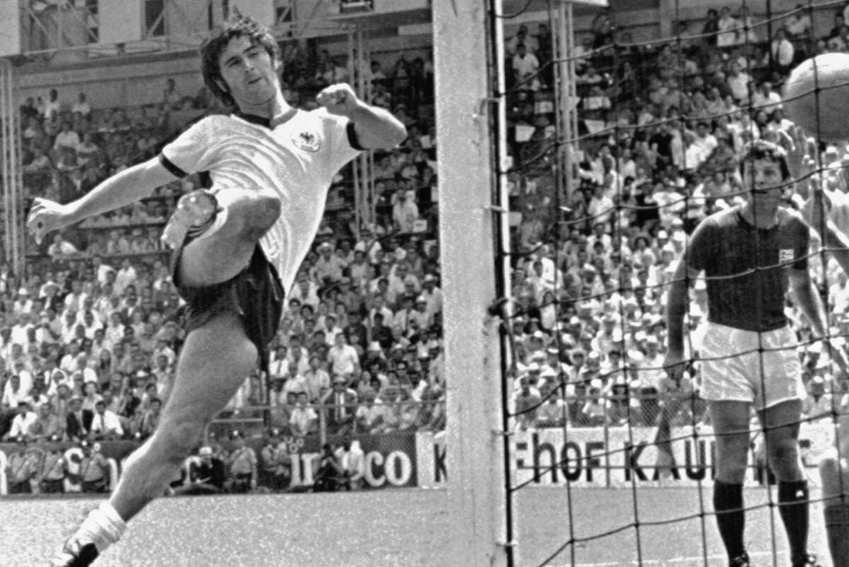 El exdelantero del Bayern de Munich Gerd Müller falleció hoy a los 75 años. (AP)