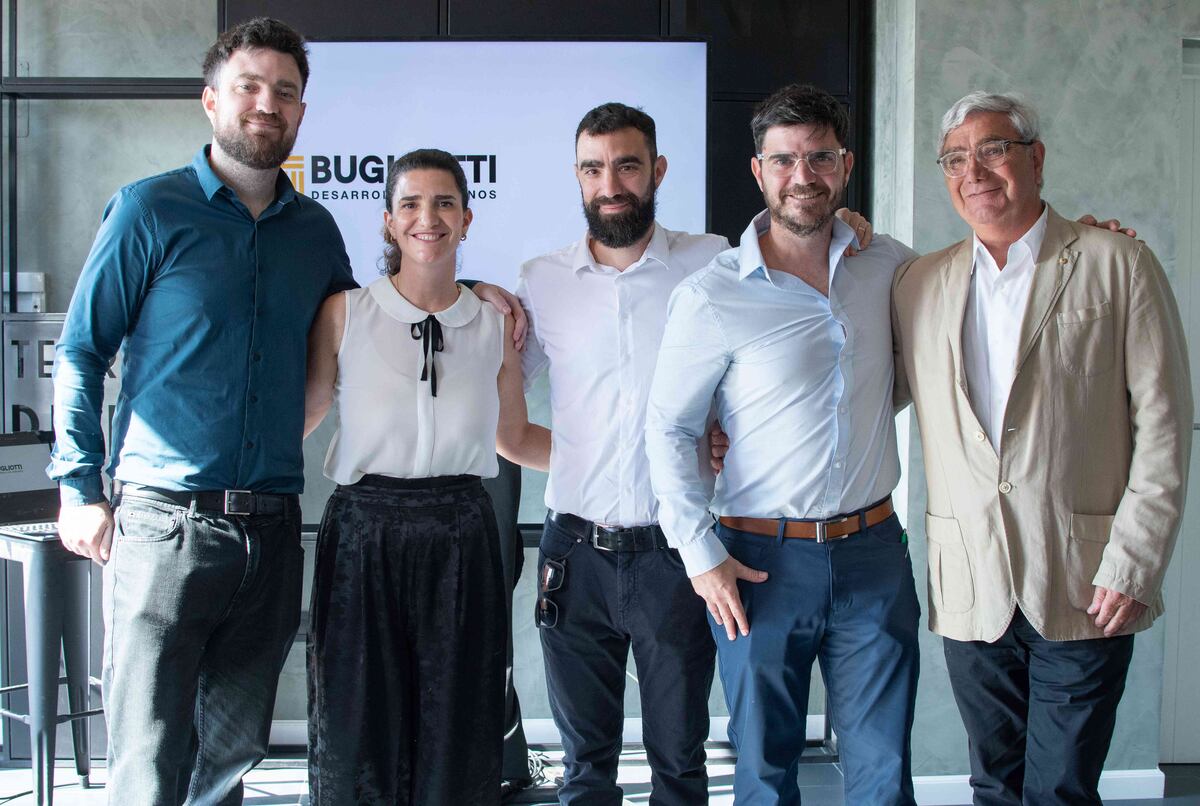 Atilio Bugliotti (a la derecha), fundador de la empresa, junto al equipo de Bugliotti Desarrollos Urbanos (Gentileza).
