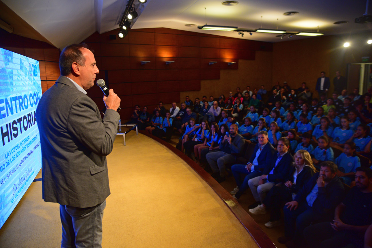 Encuentro con la Historia. El club Belgrano cumple 120 años y repasó su historia en una charla con los periodistas Gustavo Farías y Pablo Giletta en el auditorio de La Voz. (Nicolás Bravo / La Voz)