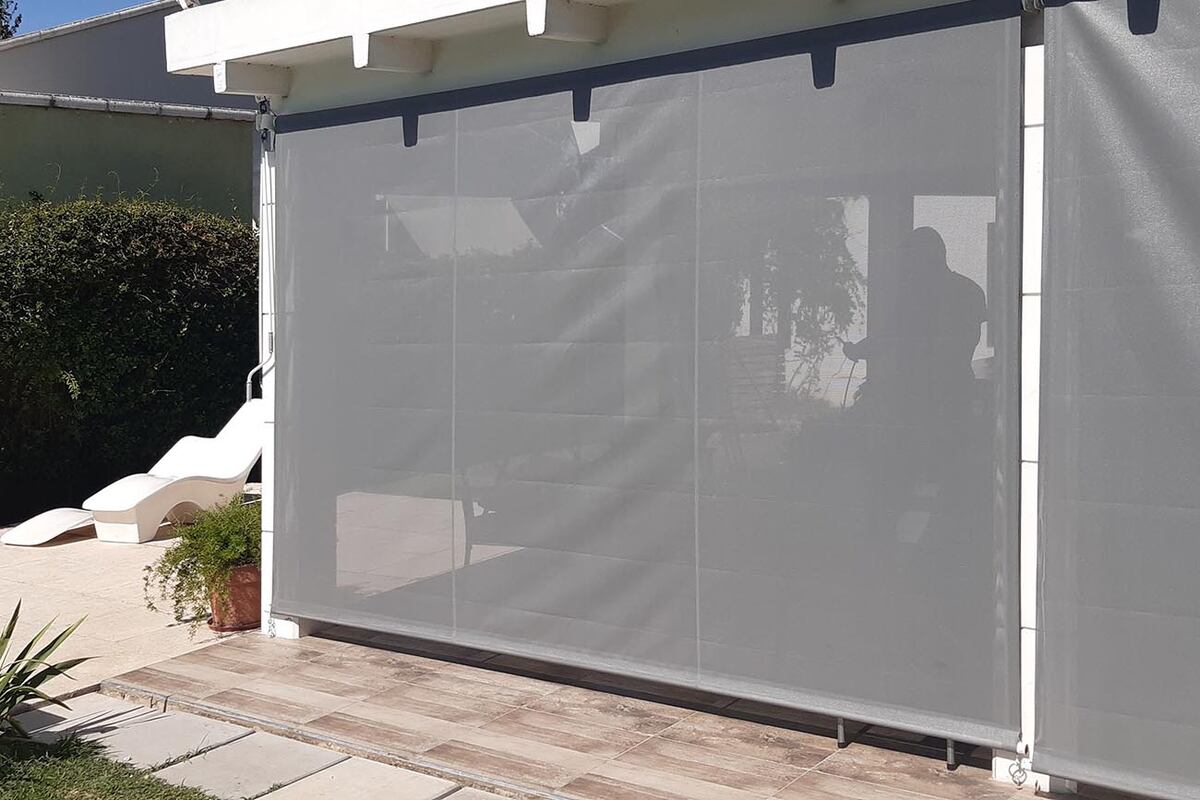 Predominan la lona vinílica, el blackout y la media sombra con protección UV.