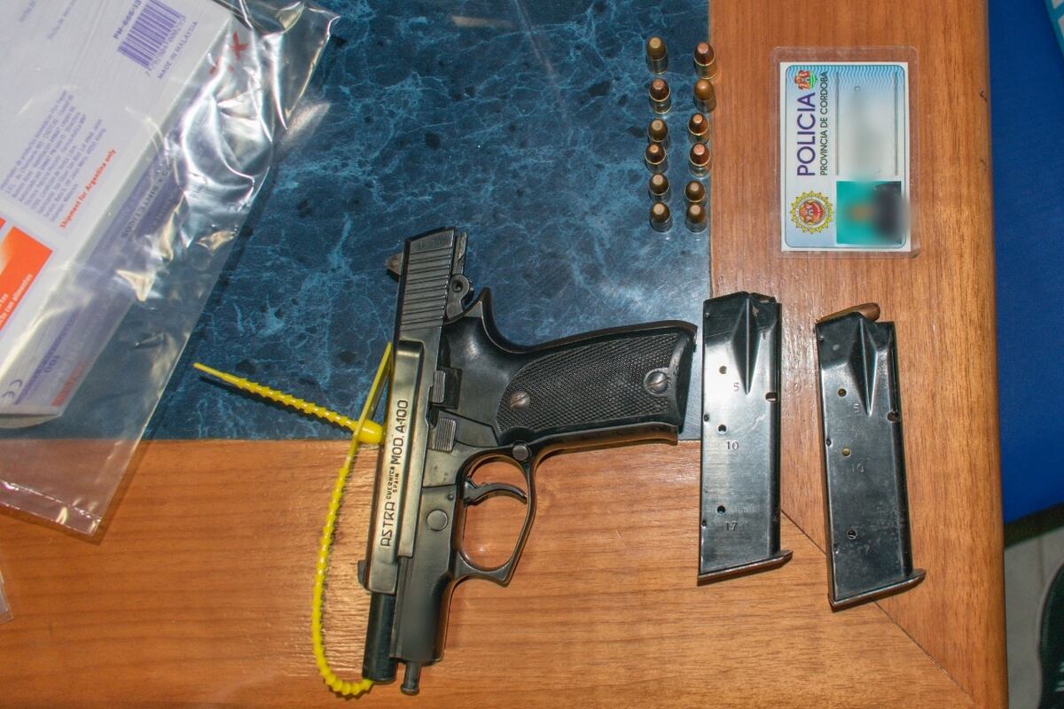 El policía fue detenido en su casa de Alta Gracia, tras un allanamiento de la FPA.